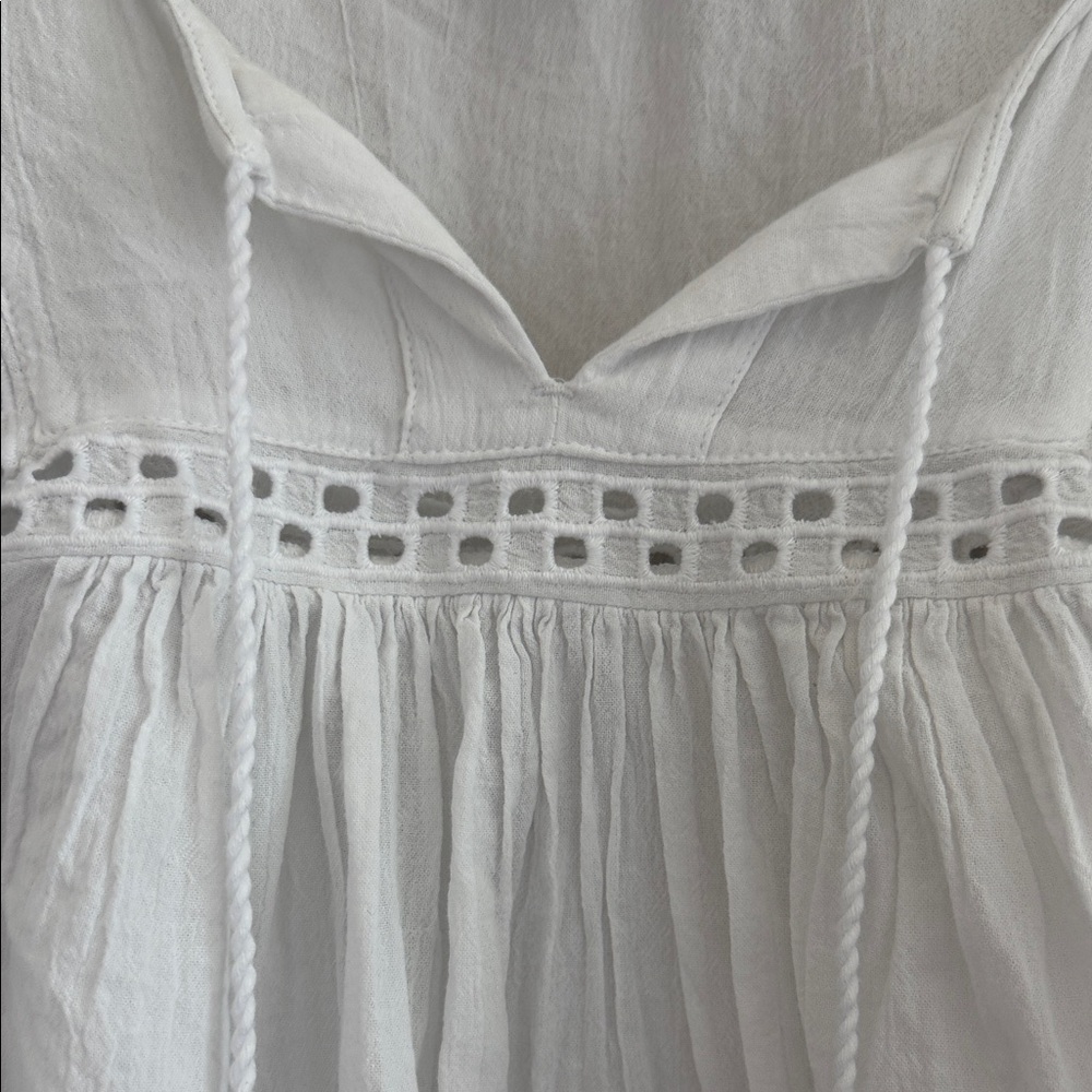 Old Navy White Cutout-Trim Peasant Top - Picture 5 of 9